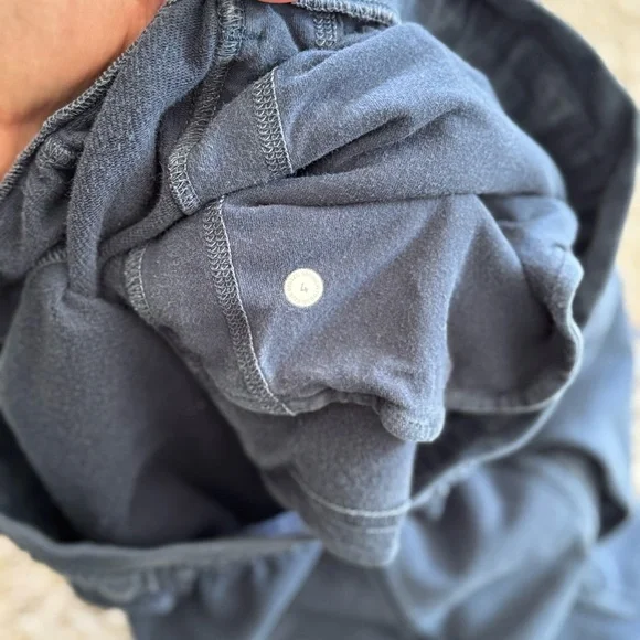 lululemon Women's Inner Glow High-Rise Short 3” in Acid Navy, size 4 - Picture 5 of 7